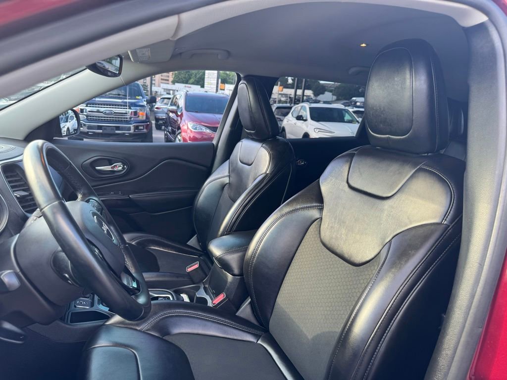 Used 2019 Jeep Cherokee Latitude Plus FWD image 13