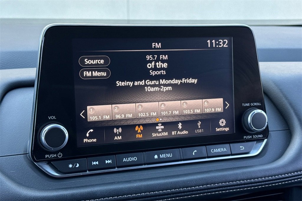 Used 2025 Nissan Rogue SV image 16