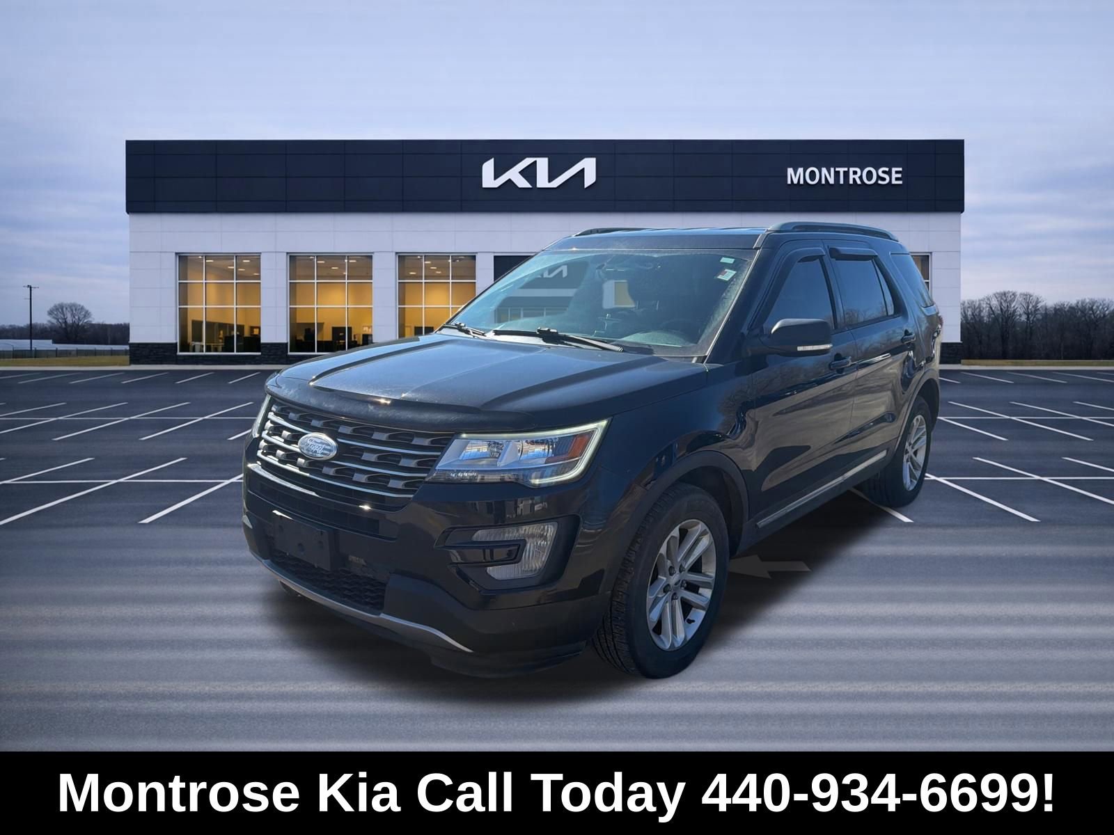 Used 2017 Ford Explorer XLT image 1