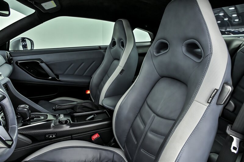 Used 2020 Nissan GT-R Premium AWD/4WD image 23