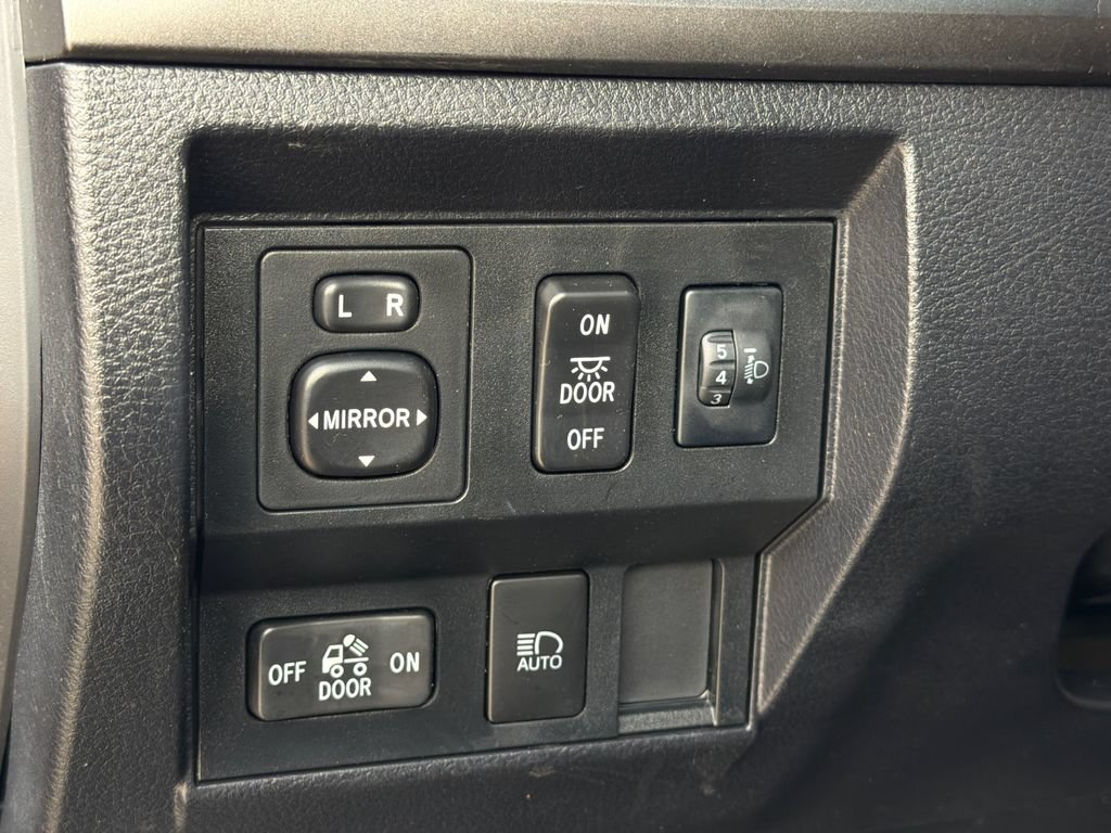 Used 2020 Toyota Tundra SR5 w/ SR5 Convenience Package AWD/4WD image 20