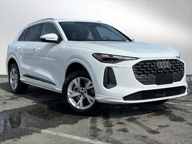 Used 2025 Audi Q5 Premium w/ Convenience Package image 1