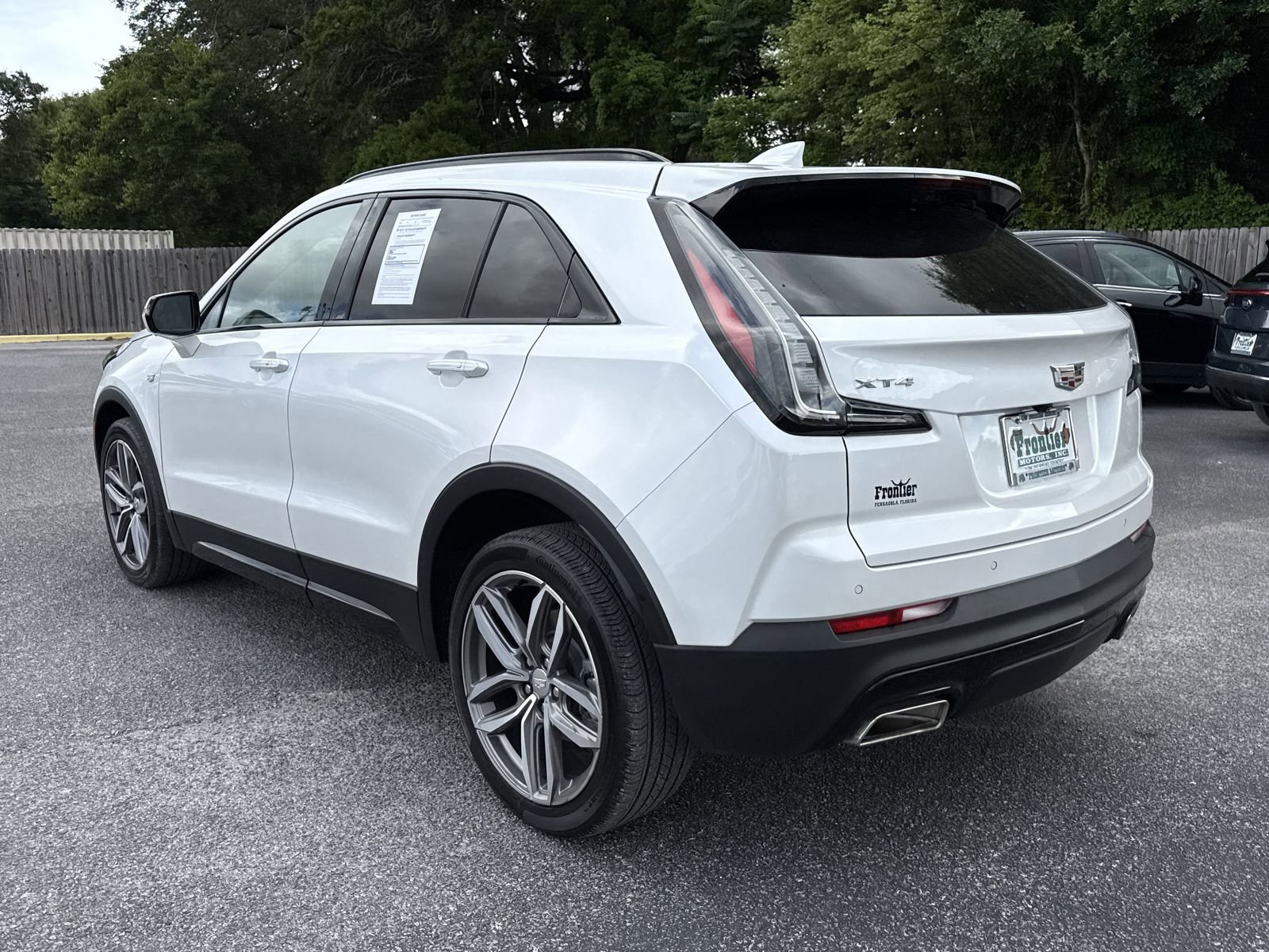 Used 2022 Cadillac XT4 Sport w/ Enhanced Visibility Package FWD image 3