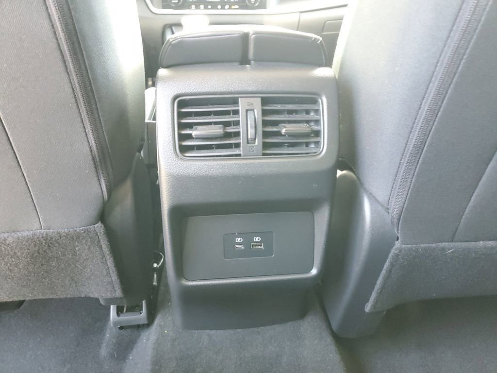 Used 2023 Nissan Rogue SV AWD/4WD image 11
