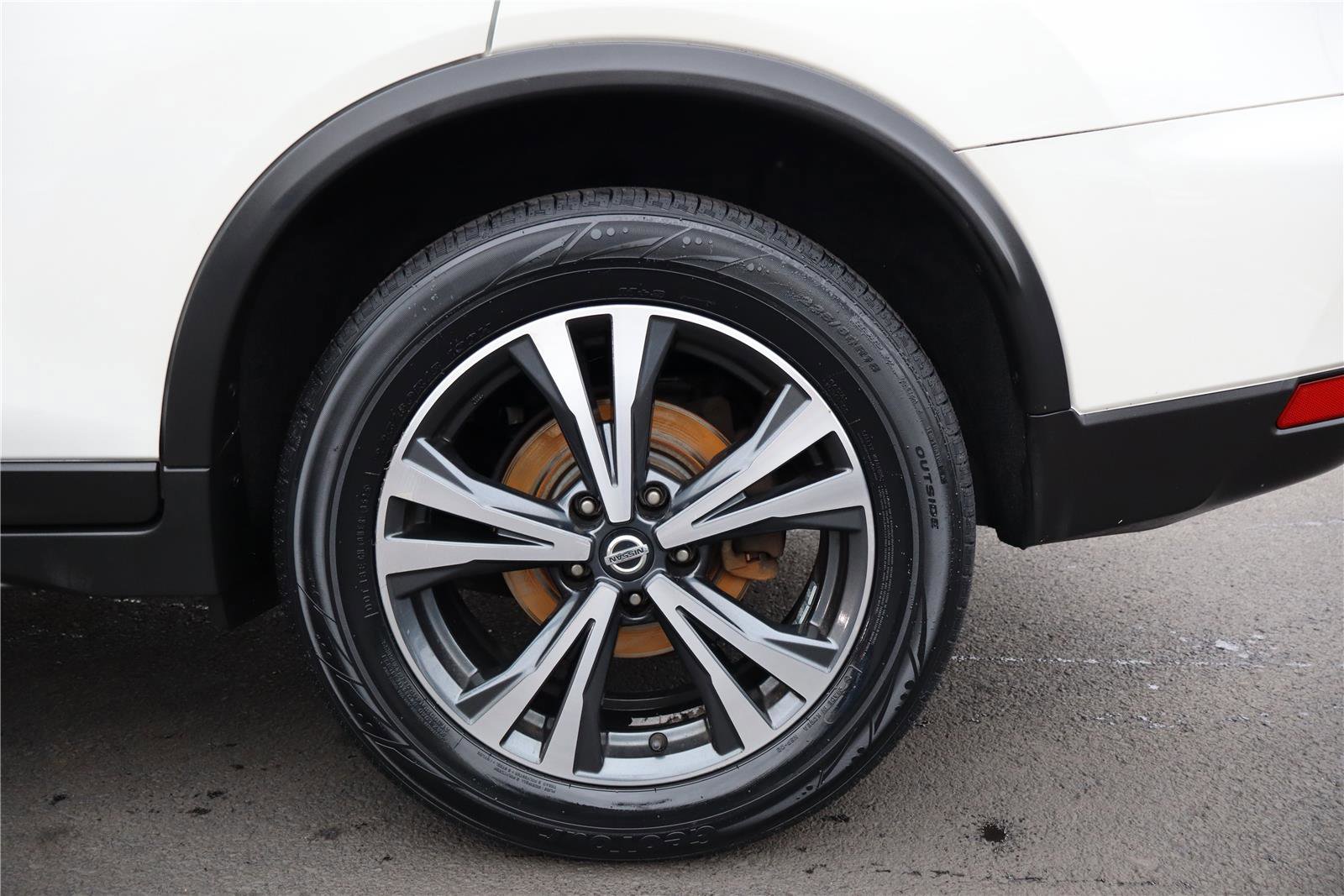 Used 2020 Nissan Rogue SV w/ Premium Package image 11