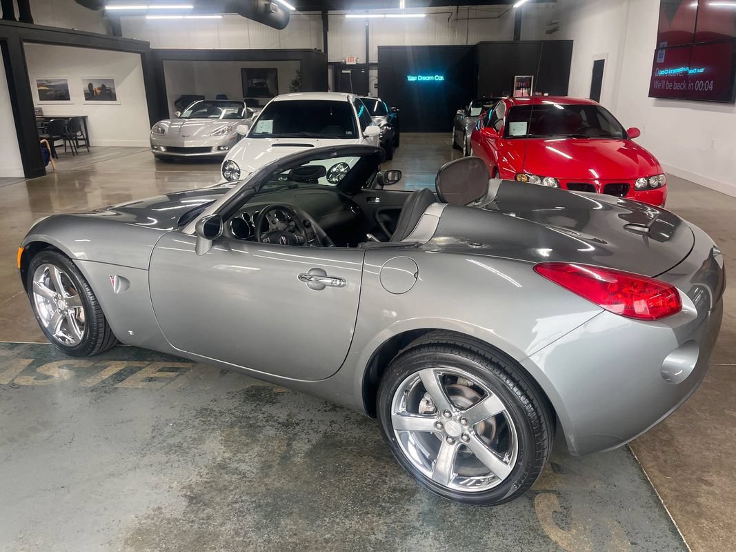 Used 2007 Pontiac Solstice Convertible w/ Premium Package RWD image 6