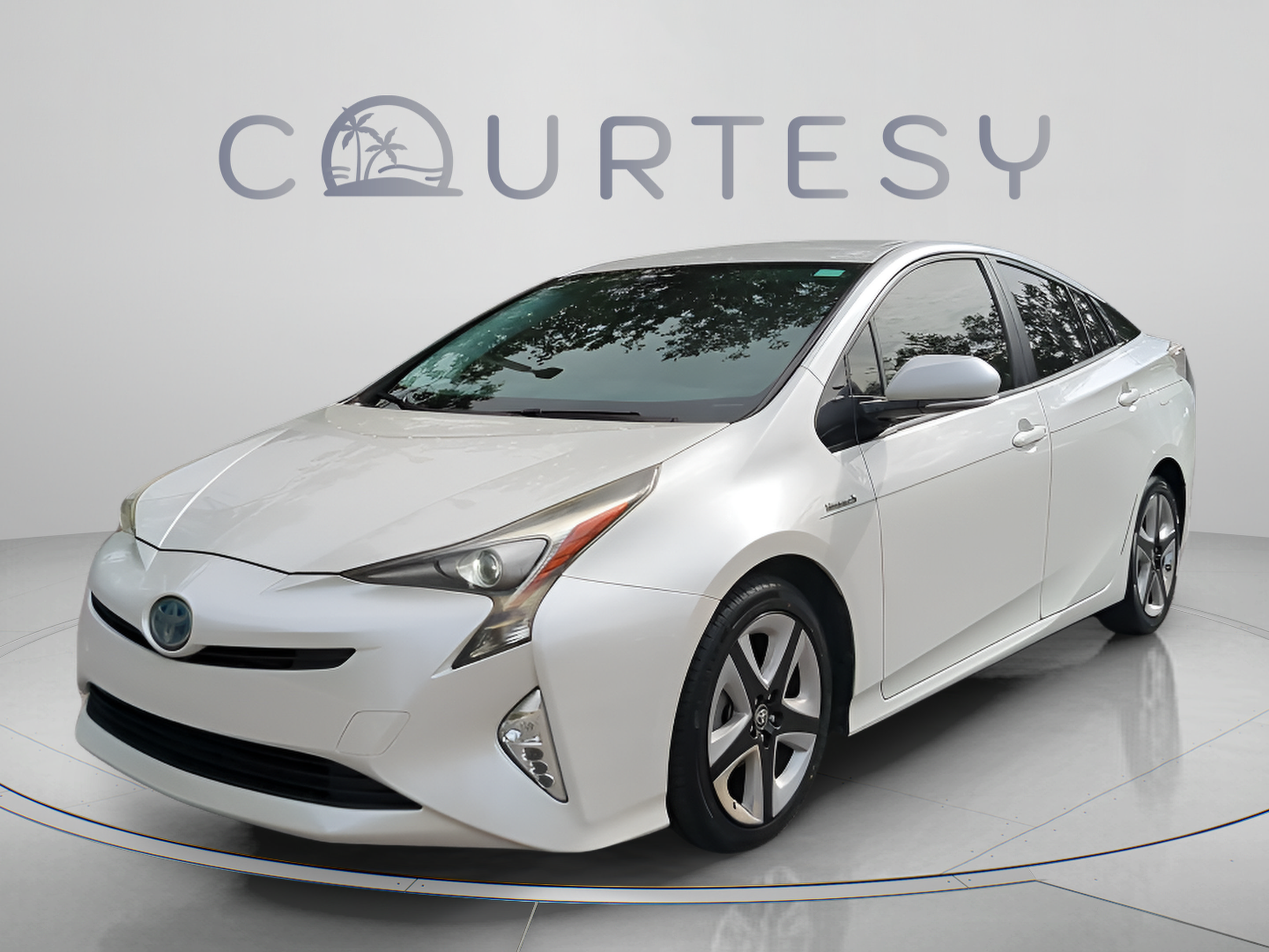 Used 2017 Toyota Prius Three Touring FWD image 2
