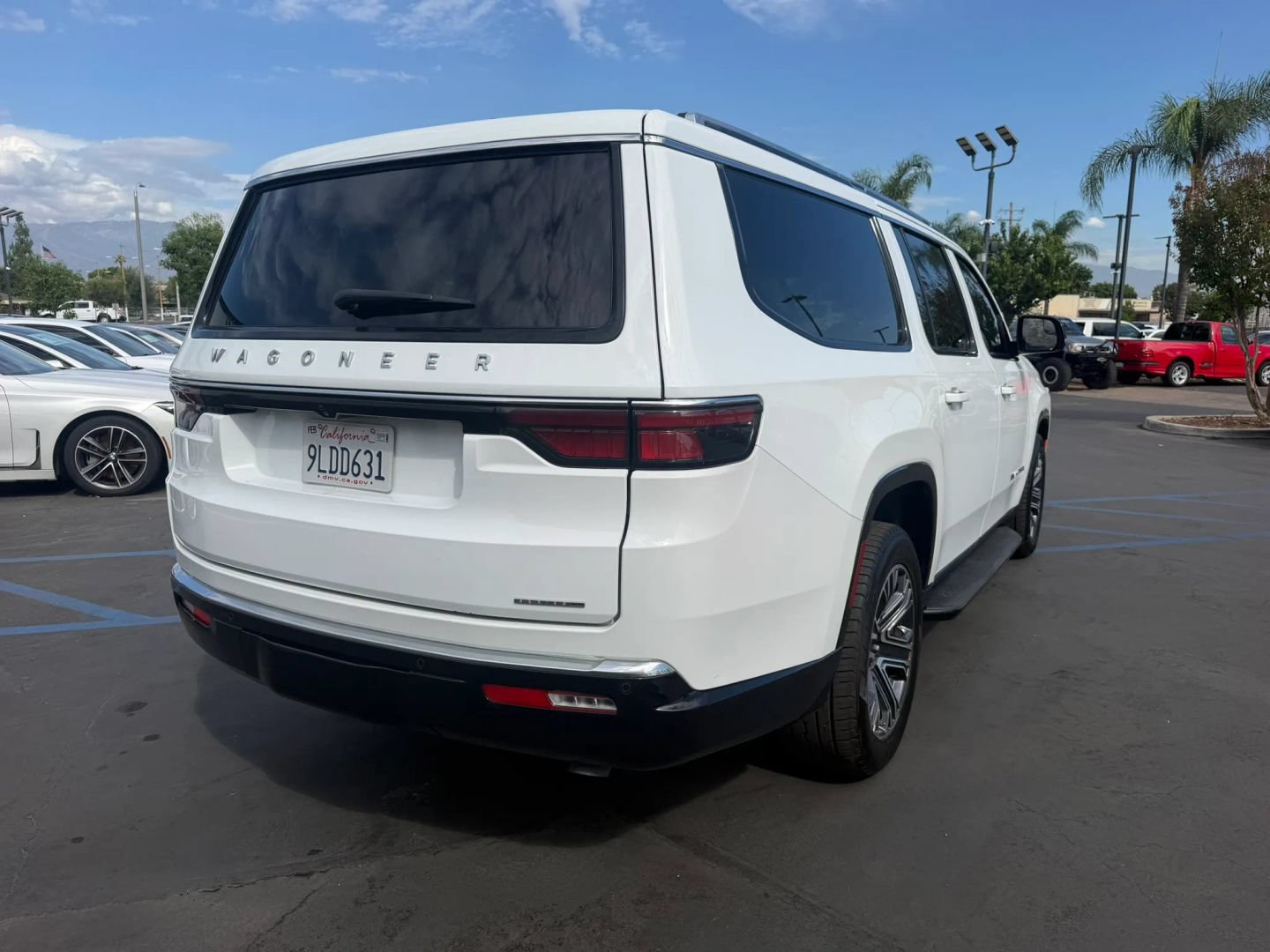 Used 2024 Jeep Wagoneer L Series II RWD image 7