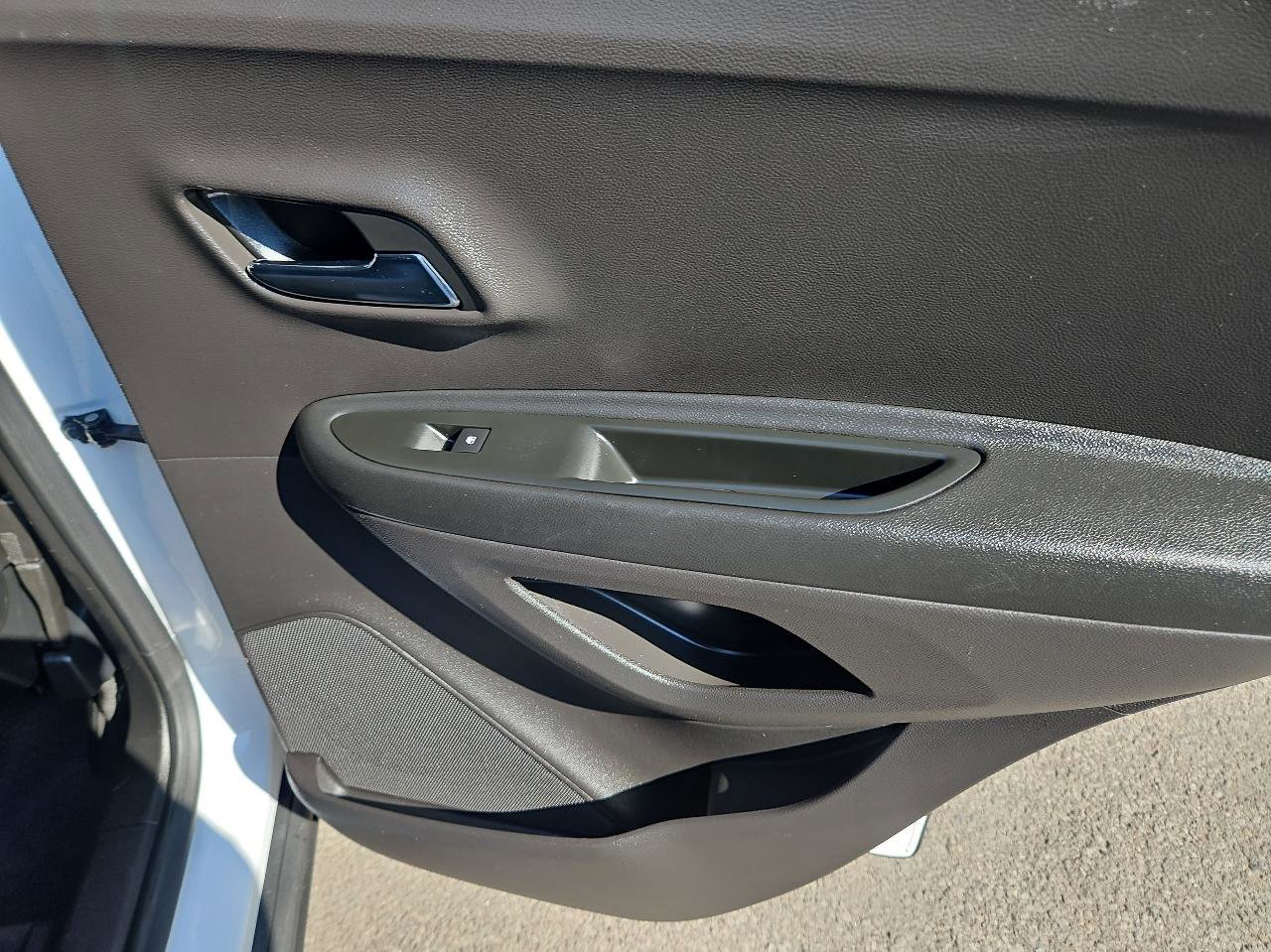 Used 2017 Chevrolet Trax LT w/ LT Convenience Package image 18