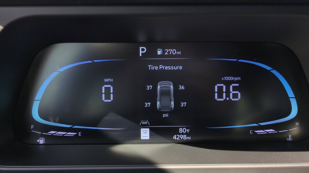 Certified 2025 Hyundai Elantra Sport FWD image 19