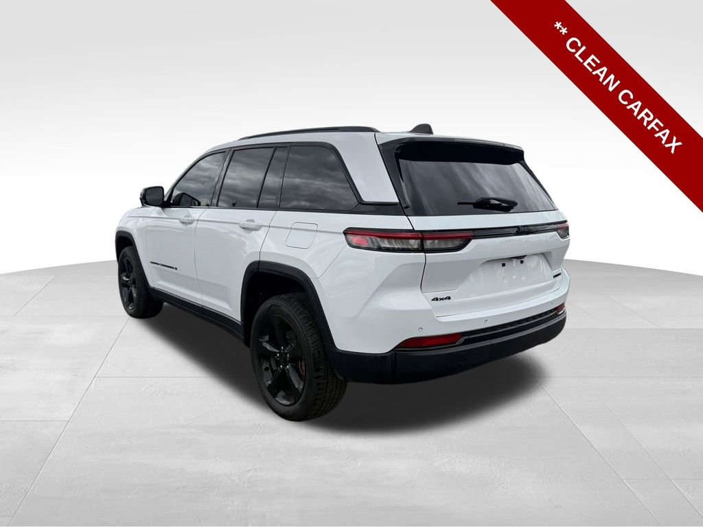 Used 2023 Jeep Grand Cherokee Limited w/ Black Appearance Package AWD/4WD image 3