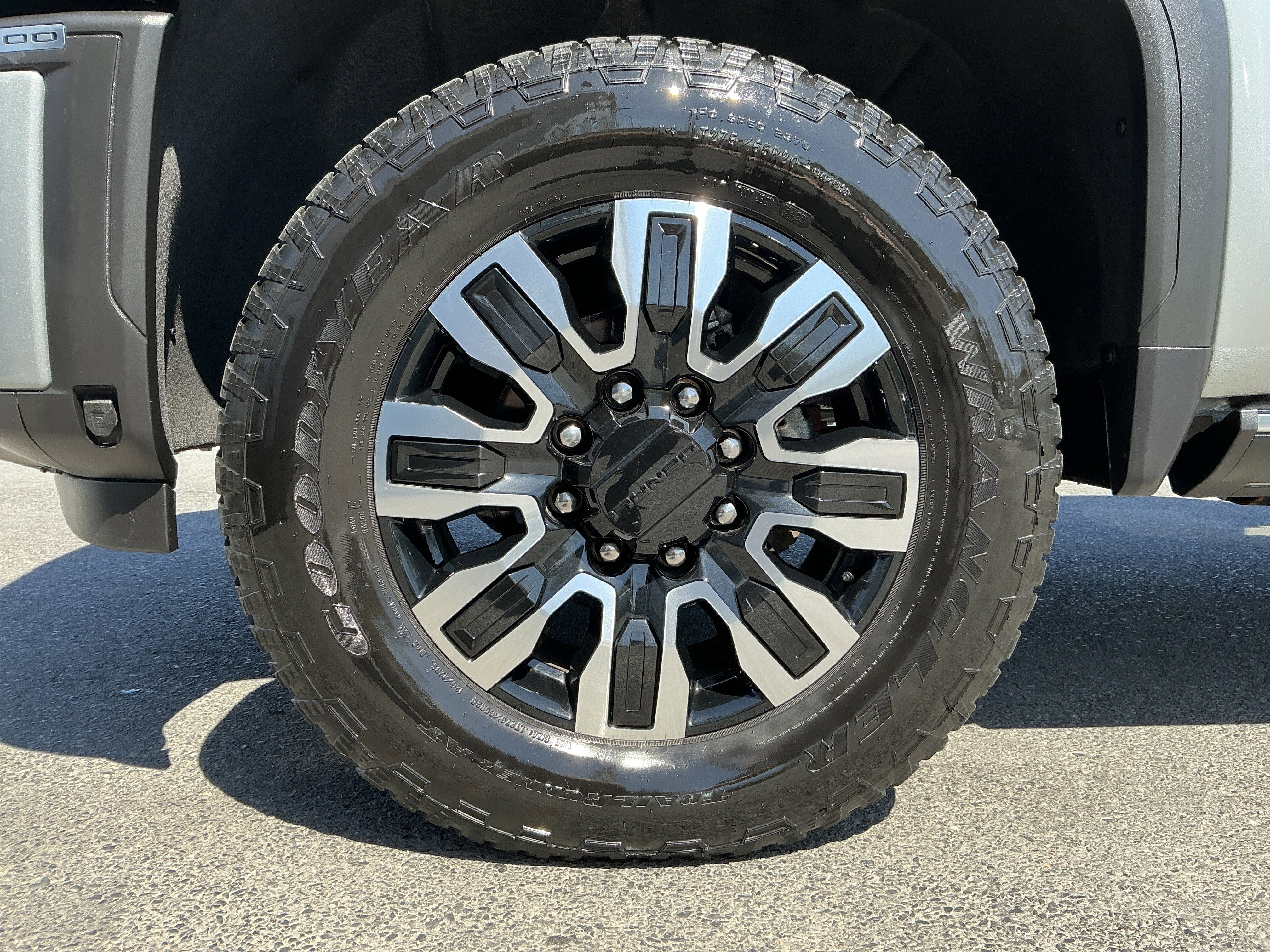 Used 2024 GMC Sierra 2500 Denali Ultimate AWD/4WD image 9