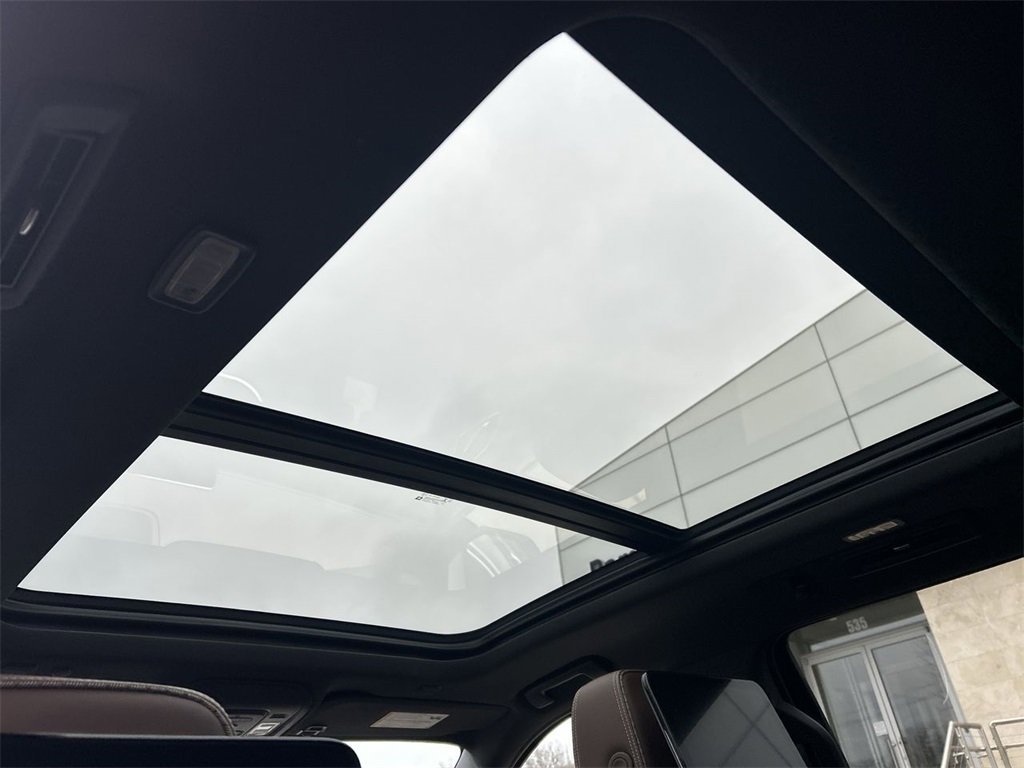 Used 2021 Chevrolet Tahoe High Country w/ Premium Package image 25