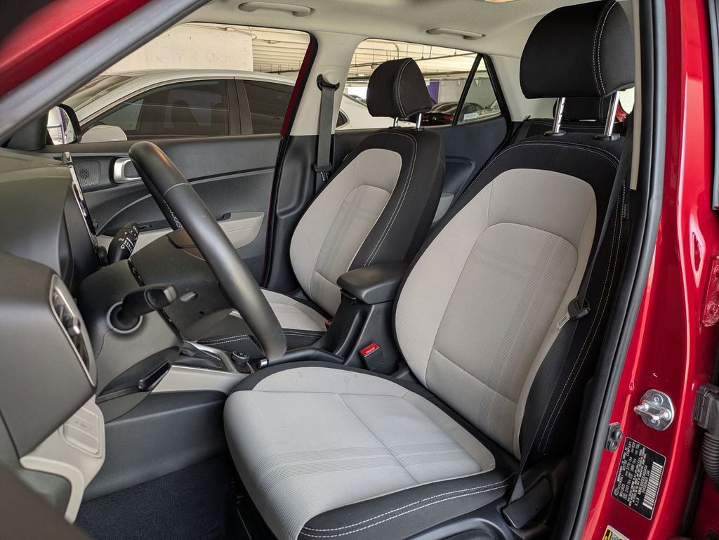 Used 2025 Hyundai Venue SEL FWD image 23