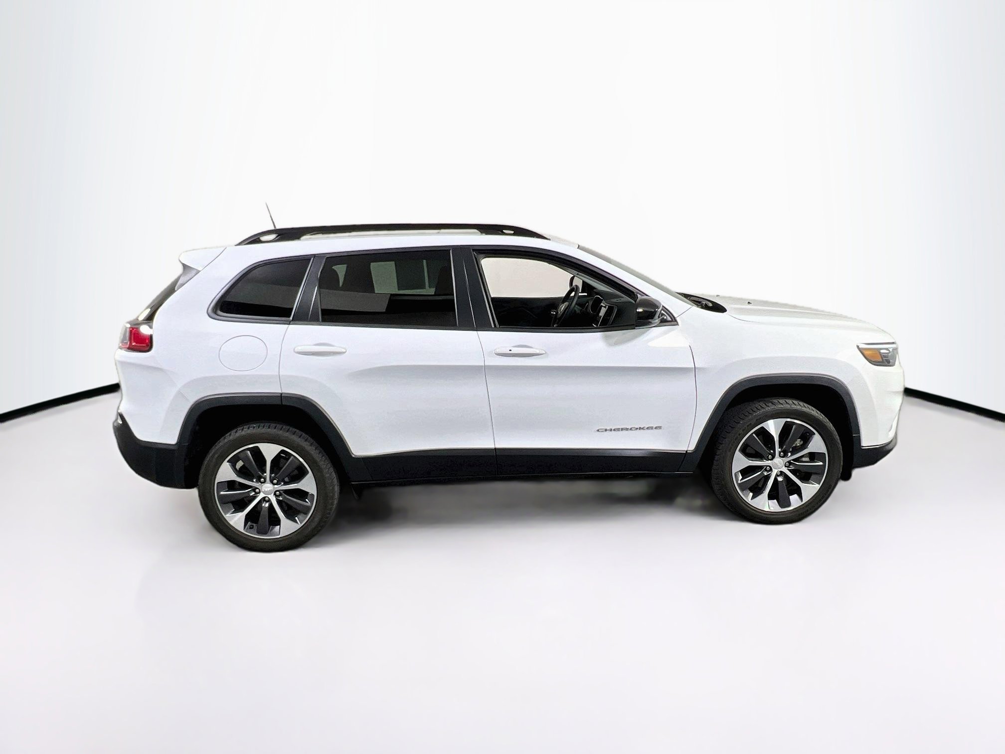 Used 2022 Jeep Cherokee Limited w/ Elite Package image 4