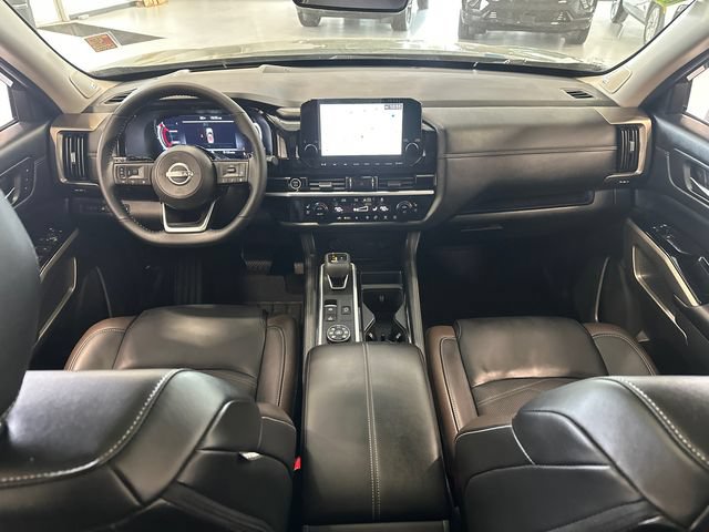 Used 2024 Nissan Pathfinder Platinum w/ Cargo Package AWD/4WD image 15