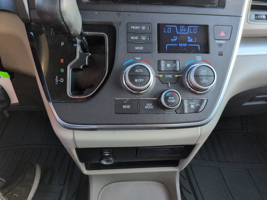 Used 2015 Toyota Sienna LE FWD image 19