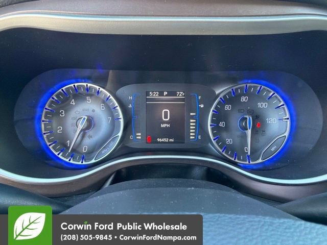 Used 2017 Chrysler Pacifica Touring-L FWD image 17