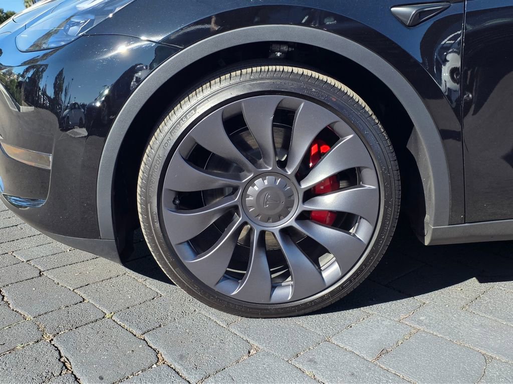 Used 2025 Tesla Model Y Performance image 8