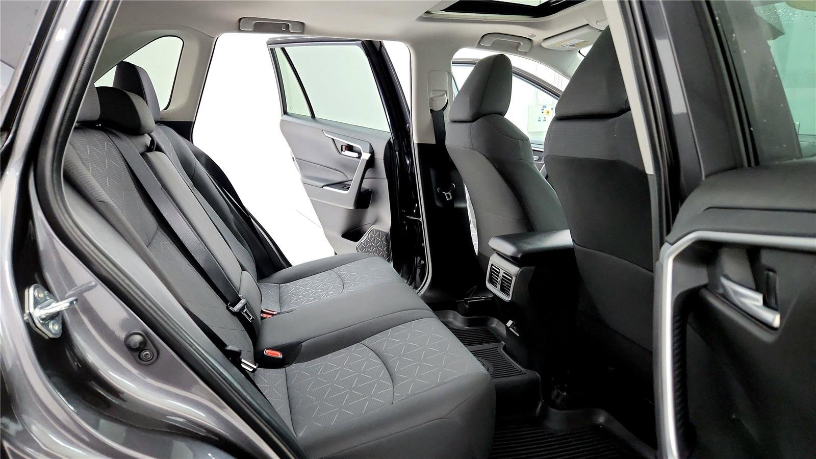 Used 2025 Toyota RAV4 XLE w/ Convenience Package image 15