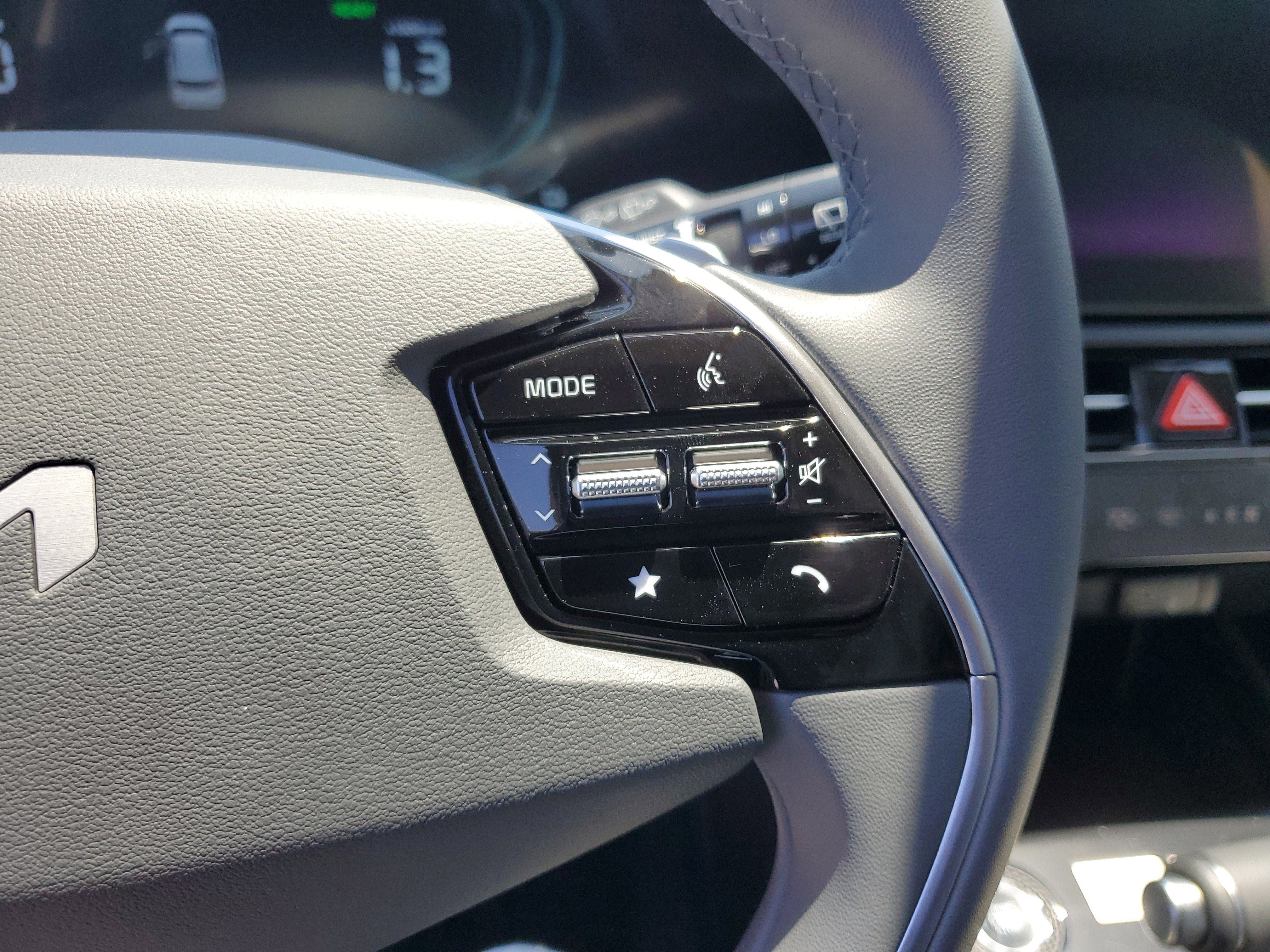 New 2025 Kia Niro EX Touring image 19