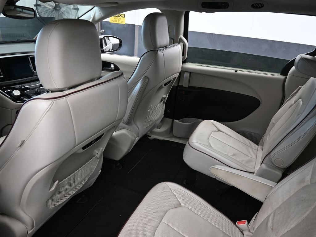 Used 2019 Chrysler Pacifica Limited image 36