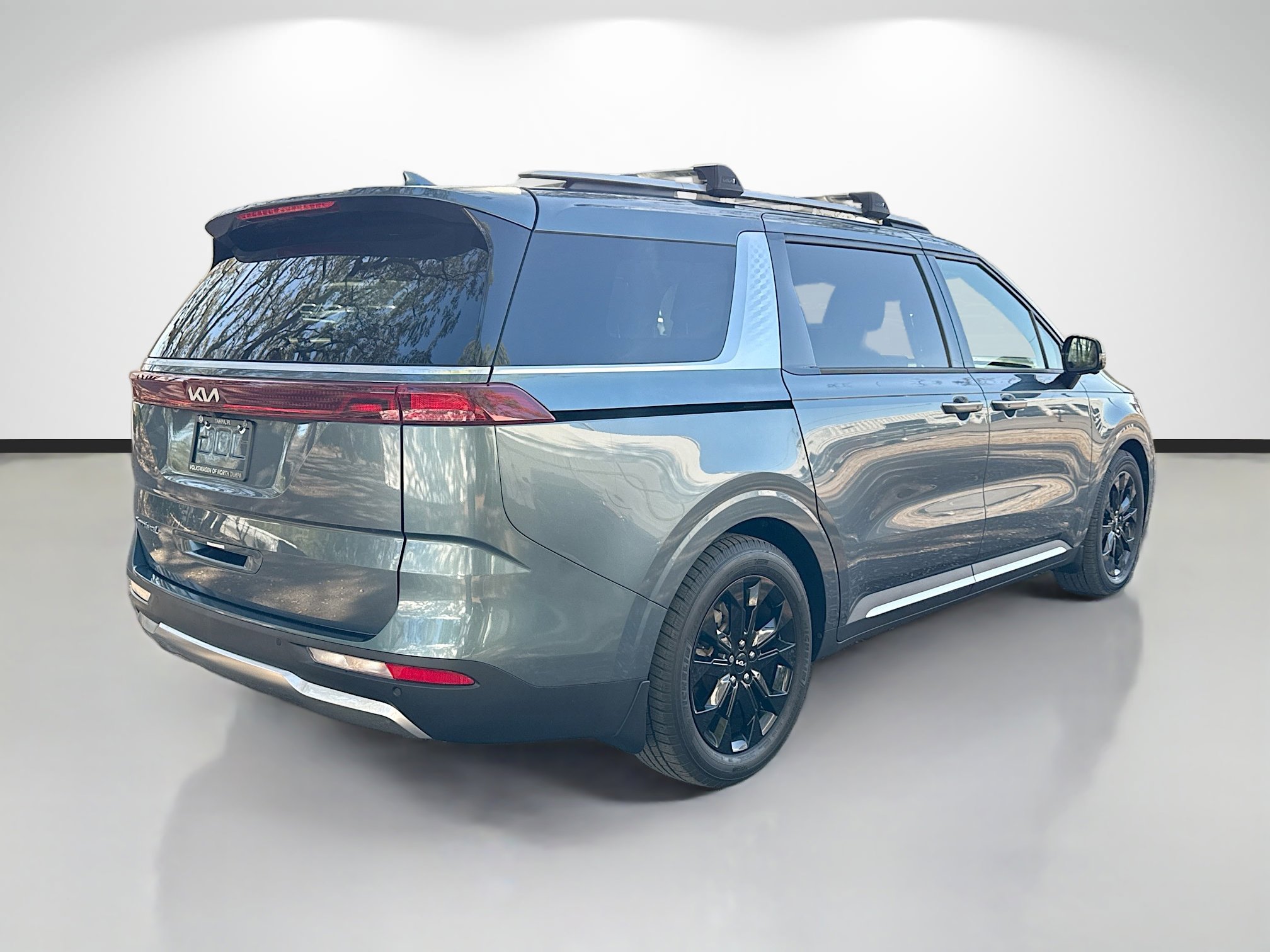 Used 2022 Kia Carnival SX FWD image 3