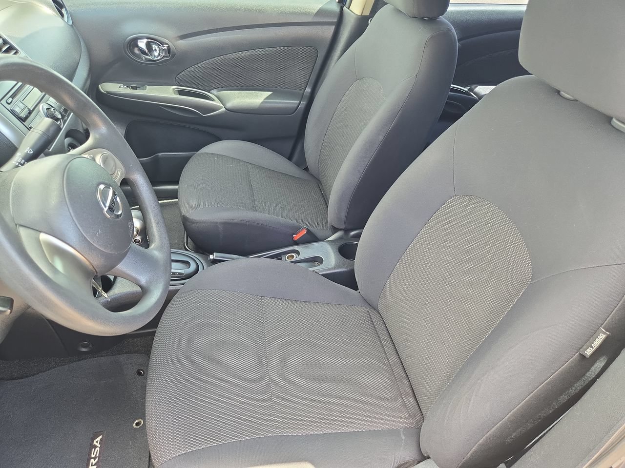 Used 2013 Nissan Versa SV FWD image 14