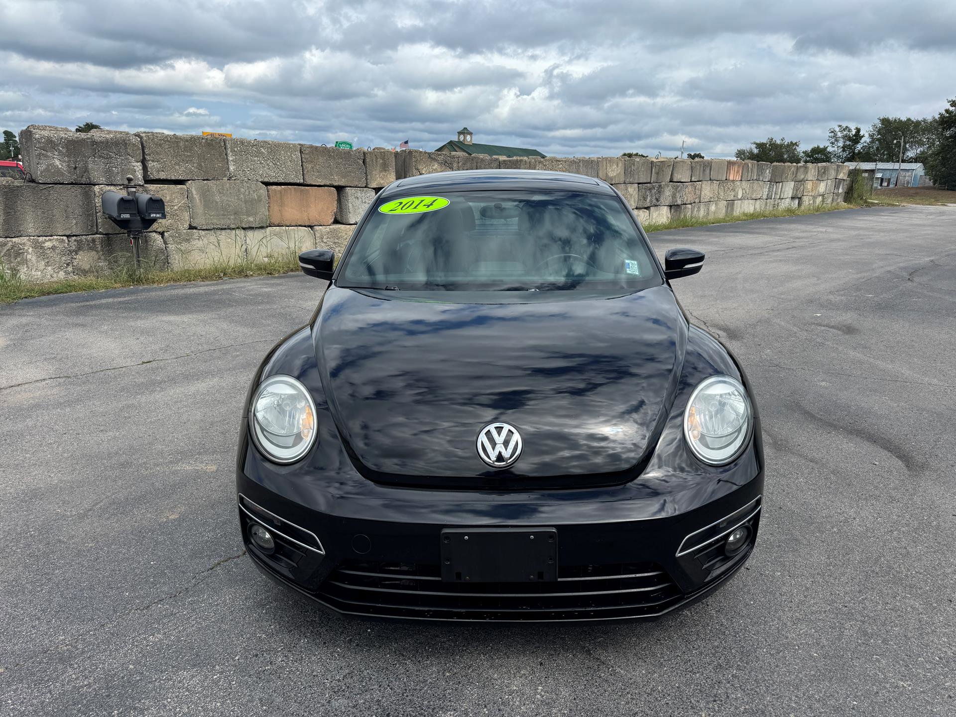Used 2014 Volkswagen Beetle R-Line image 8