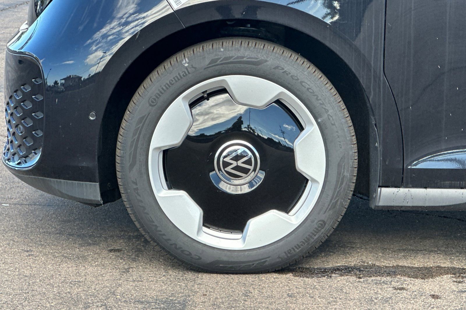 New 2025 Volkswagen ID. Buzz Pro S RWD image 25