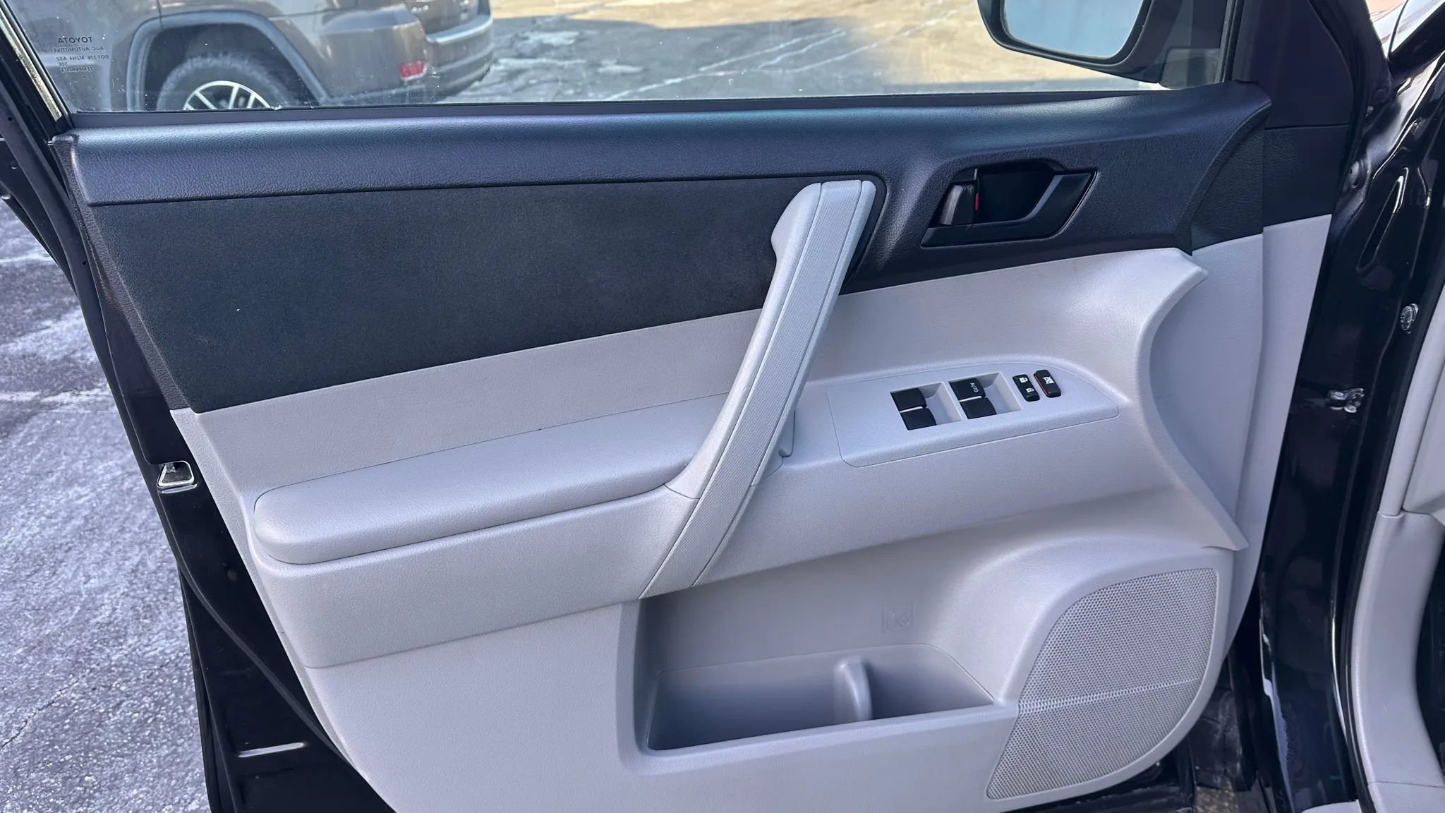 Used 2013 Toyota Highlander Limited image 9