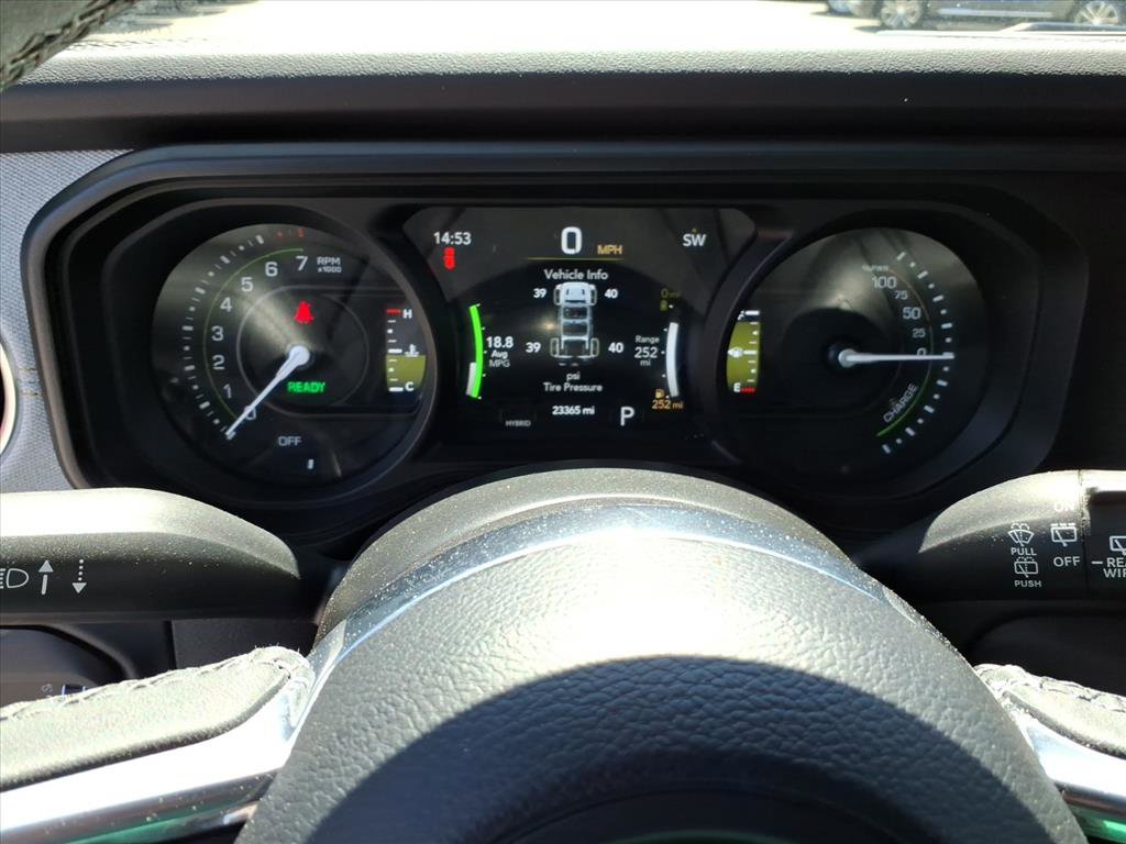 Used 2025 Jeep Wrangler Unlimited Sahara AWD/4WD image 27