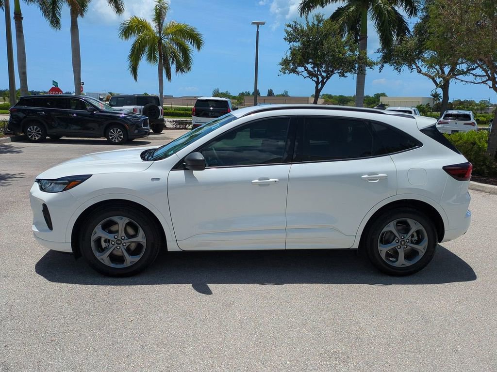 Used 2023 Ford Escape ST-Line w/ Tech Pack #1 FWD image 6