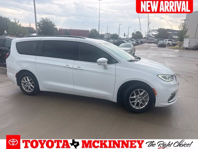 Used 2022 Chrysler Pacifica Touring-L w/ Uconnect Theater Family Group