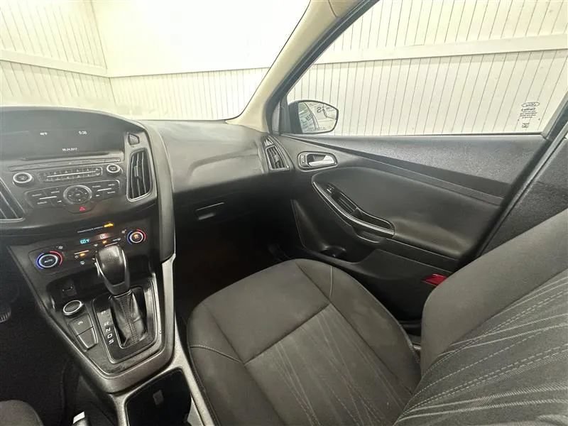Used 2017 Ford Focus SE FWD image 17