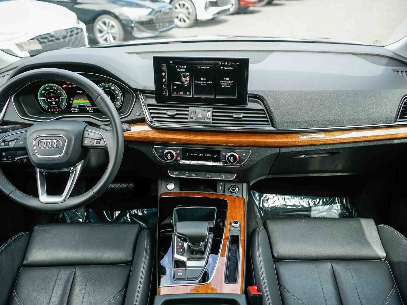 Used 2023 Audi Q5 e Premium w/ Convenience Package image 12