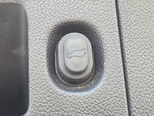 Used 2019 Chevrolet Suburban Premier AWD/4WD image 24
