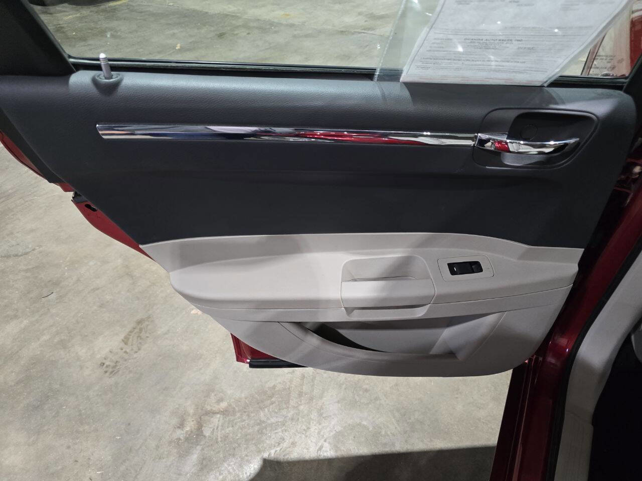 Used 2007 Chrysler 300 Touring L image 27