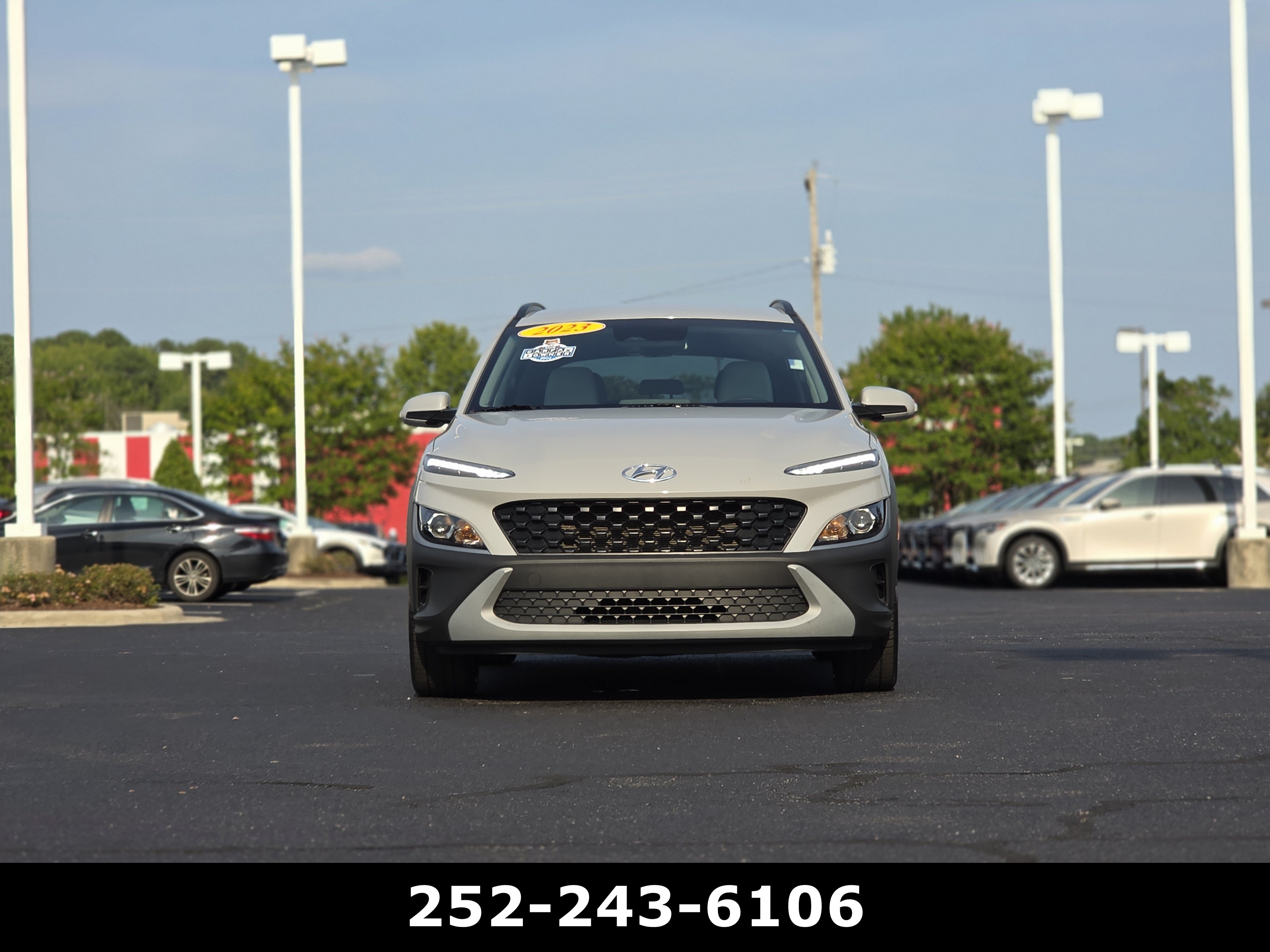 Used 2023 Hyundai Kona SEL AWD/4WD image 2