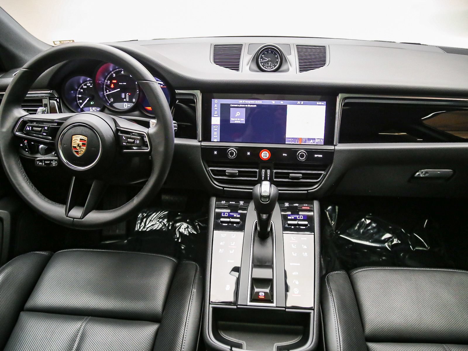 Certified 2025 Porsche Macan AWD/4WD image 16