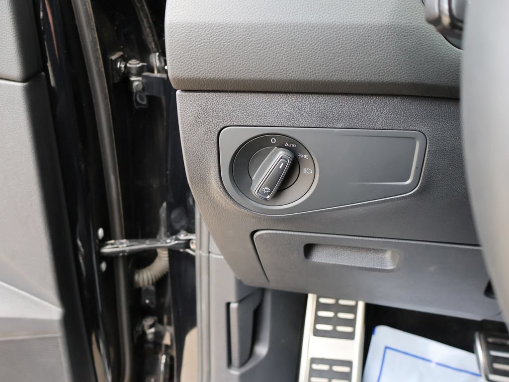 Certified 2023 Volkswagen Tiguan SE R-Line FWD image 37