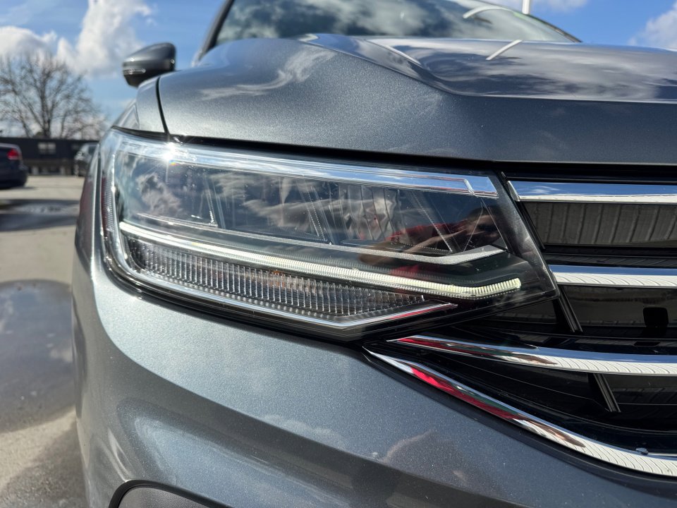 Used 2022 Volkswagen Tiguan SE w/ Panoramic Sunroof Package image 28