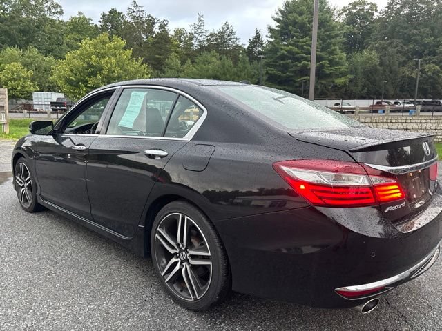 Certified 2017 Honda Accord Touring image 4