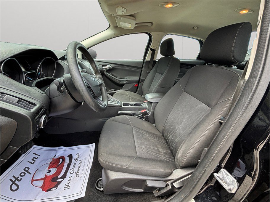 Used 2018 Ford Focus SE w/ SE Appearance Package FWD image 2