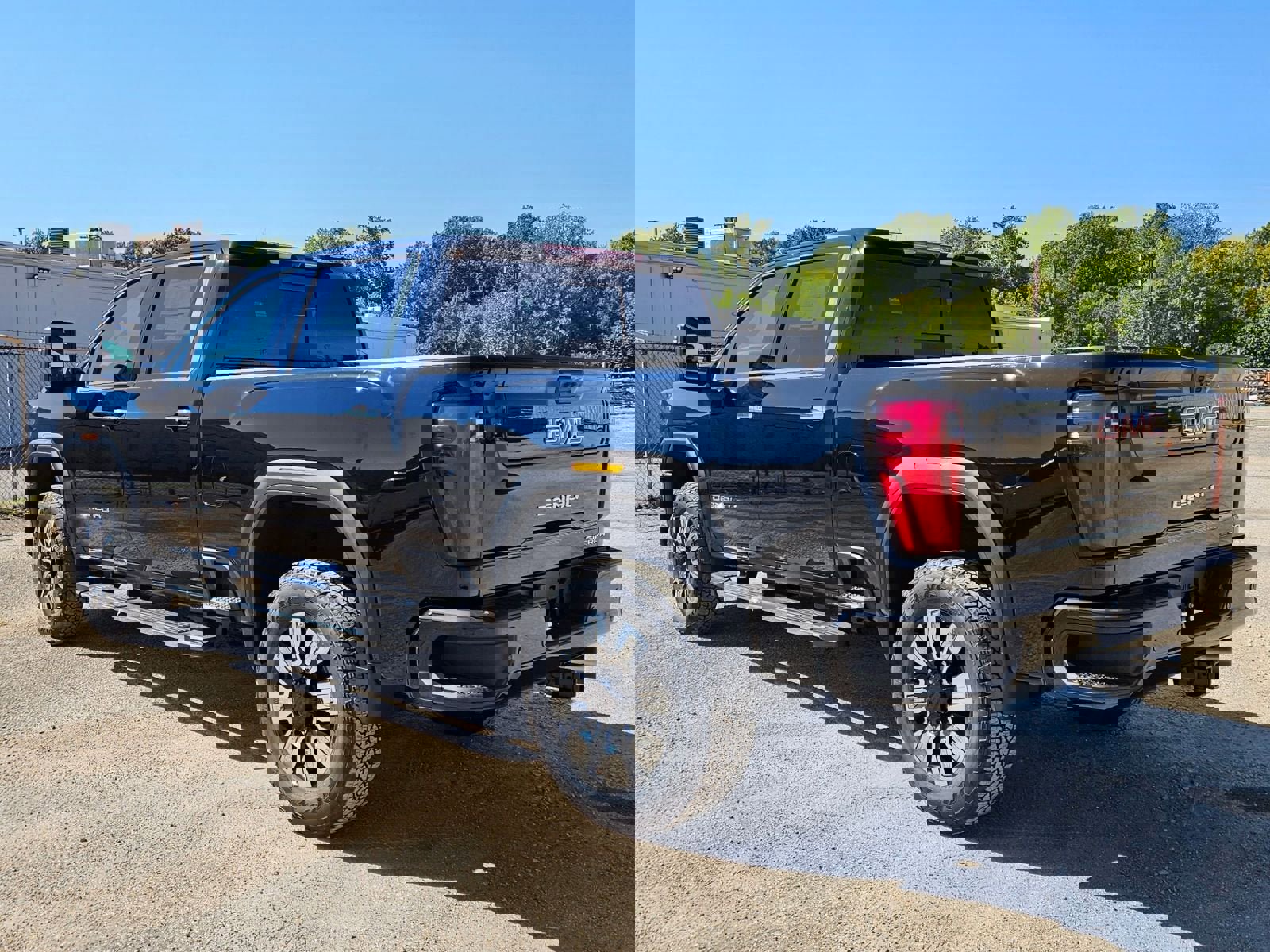 New 2026 GMC Sierra 2500 Denali w/ Denali Reserve Package image 3