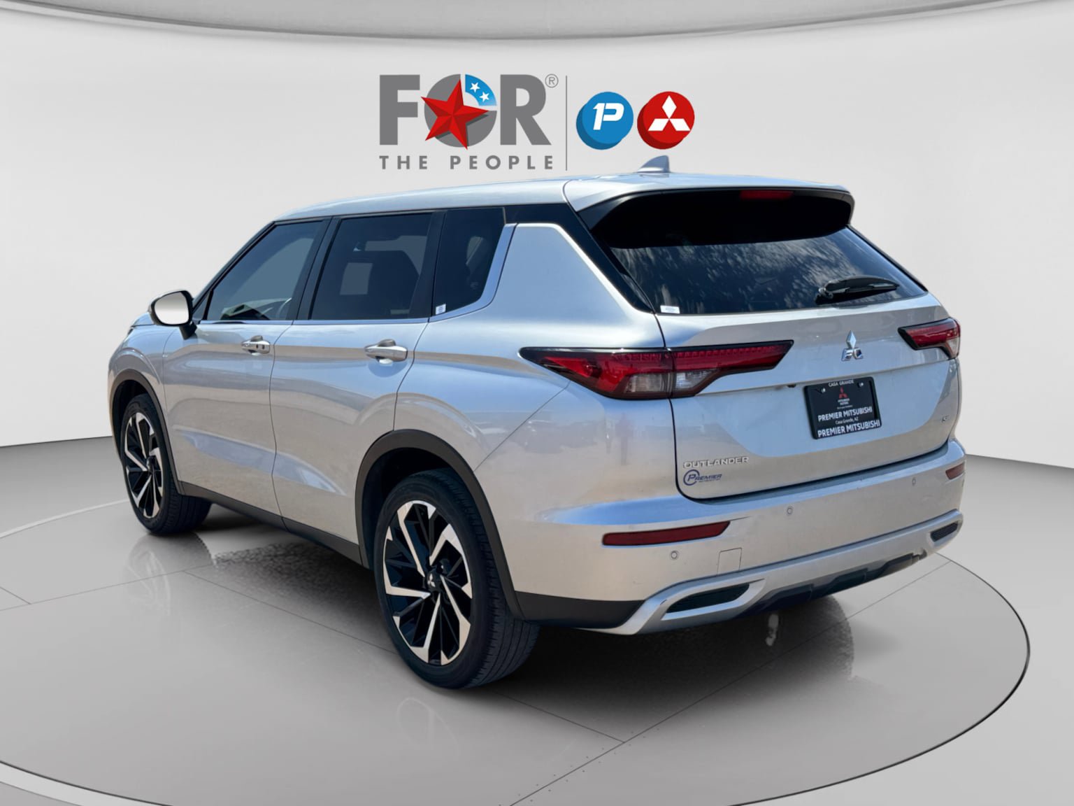 Used 2023 Mitsubishi Outlander SE FWD image 3