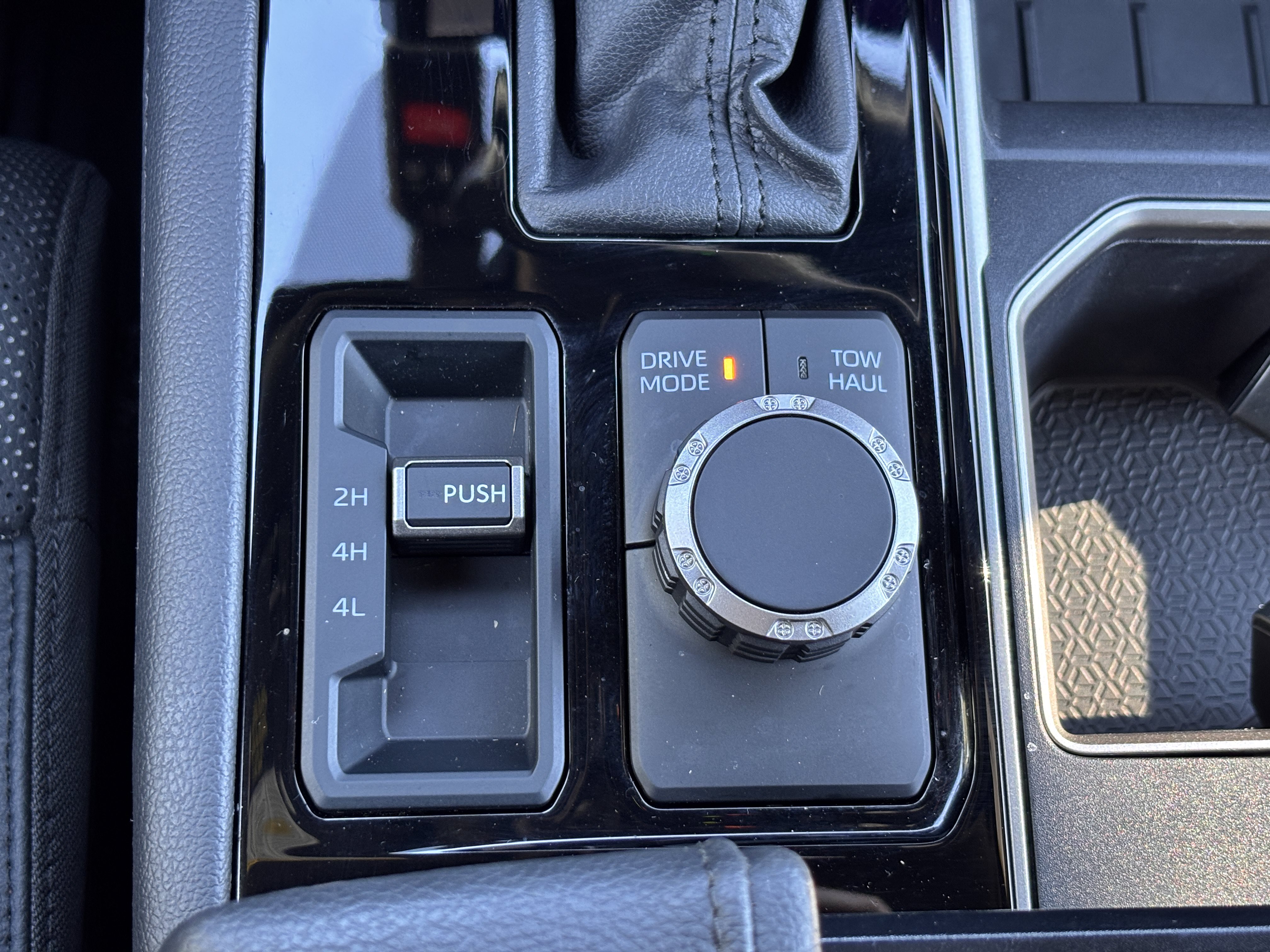 Used 2025 Toyota Tundra Limited w/ Power Package AWD/4WD image 28