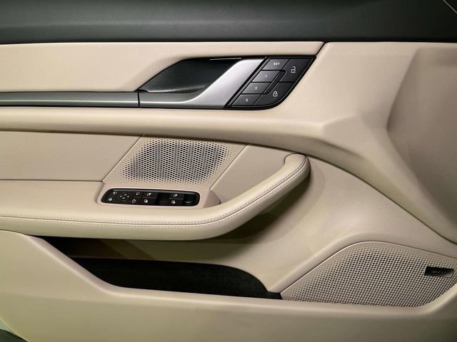 New 2026 Porsche Taycan 4S AWD/4WD image 35