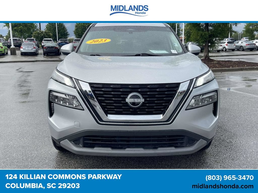 Used 2023 Nissan Rogue SV FWD image 2