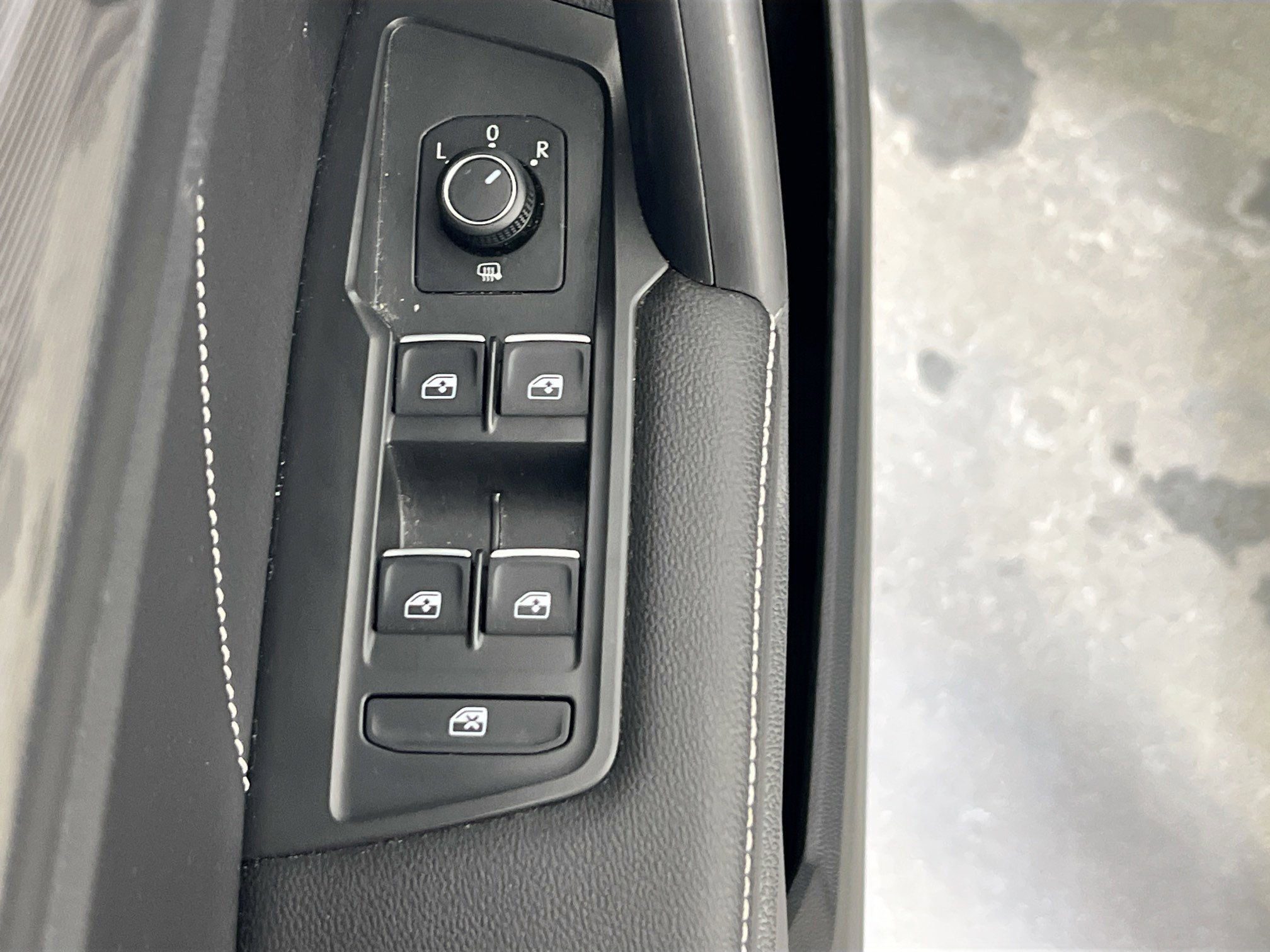 Used 2022 Volkswagen Tiguan SE AWD/4WD image 17